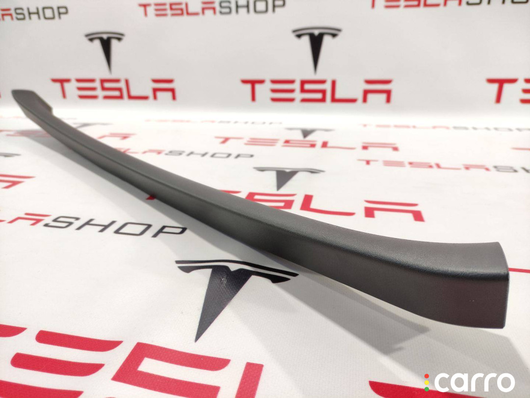 1009255-00-F Накладка крышки багажника Tesla Model S 2015г. - фото №4