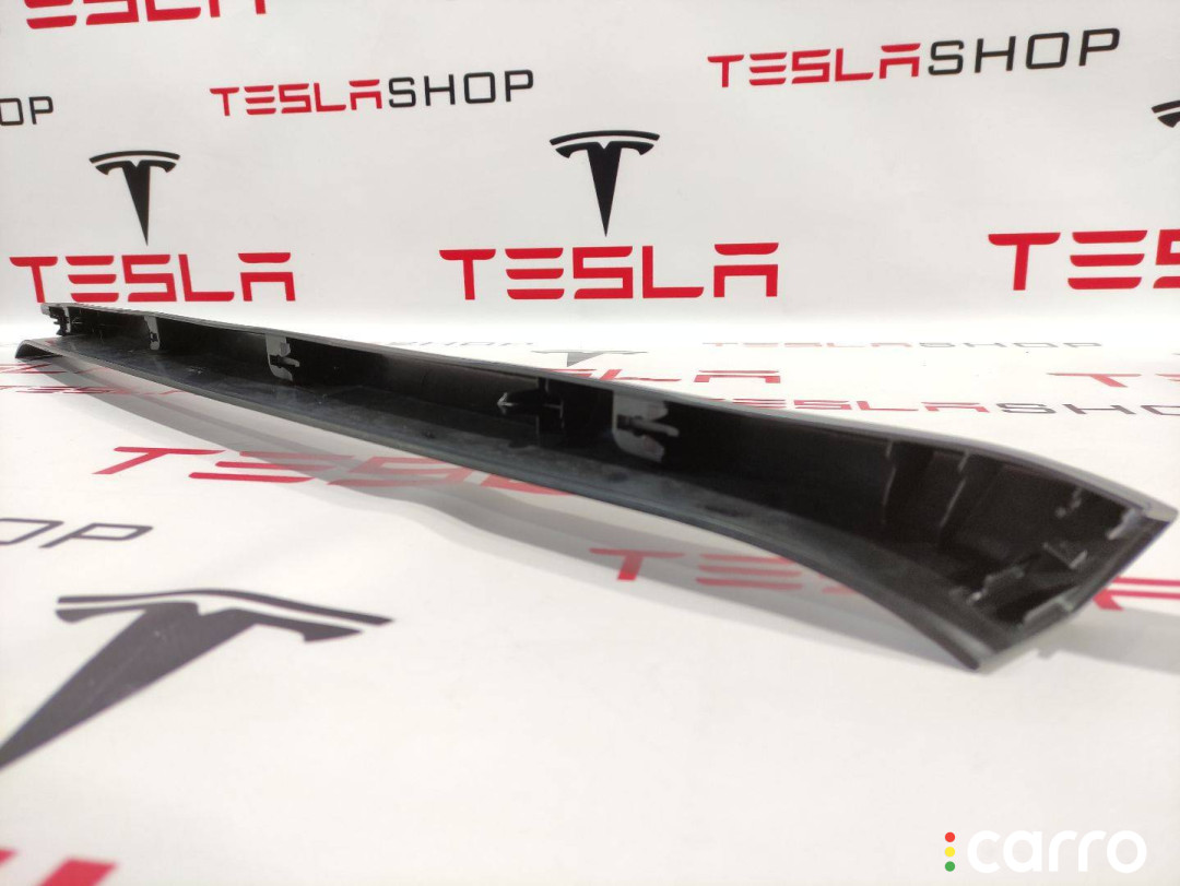 1009255-00-F Накладка крышки багажника Tesla Model S 2015г. - фото №5