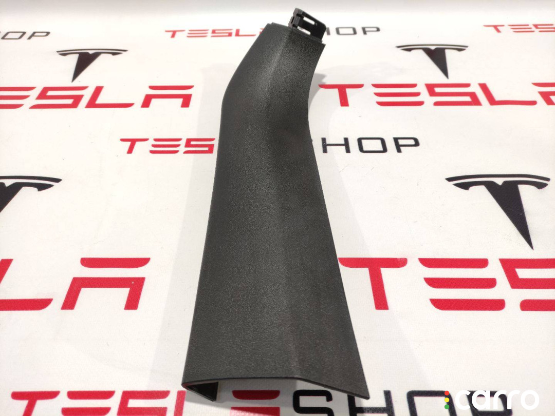 1009254-00-G Накладка крышки багажника Tesla Model S 2015г. - фото №1