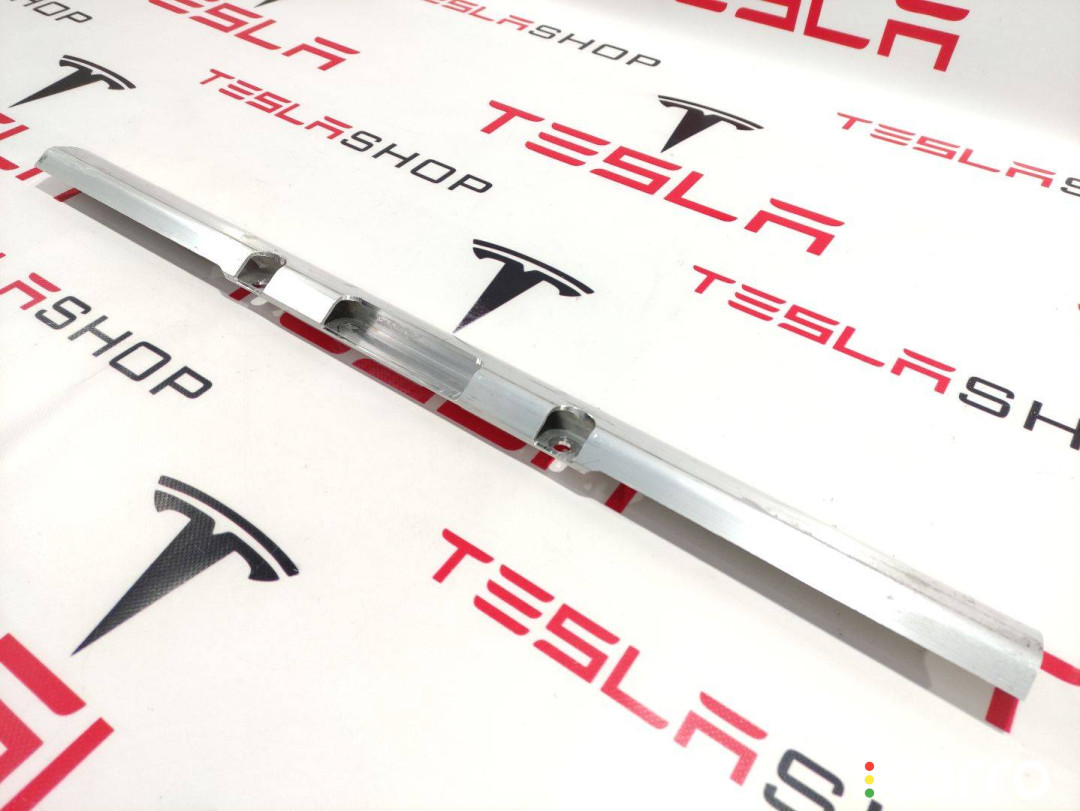 1009826-00-A, 1018859-00-A Усилитель подрамника Tesla Model S 2015г. - фото №1