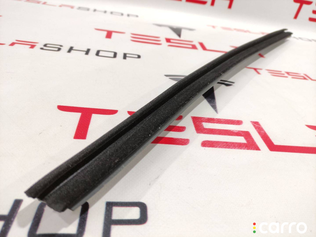1038406-00-A уплотнитель передний правый Tesla Model S 2015г. - фото №3