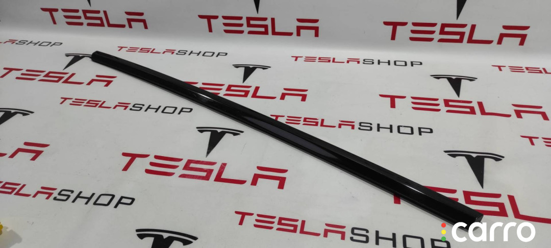1080745-00-F, 1080745-50-F молдинг двери задней левой Tesla Model 3 - фото №1