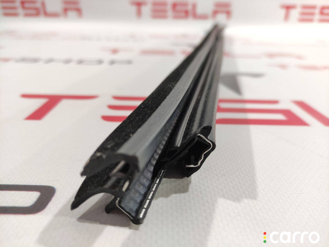 1032179-00-C, 1483693-00-A уплотнитель задний левый Tesla Model X 2017г. - фото №2