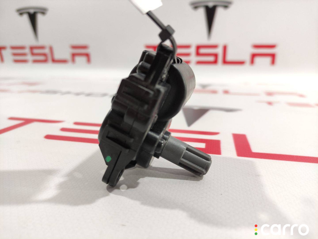 1099999-00-H, T92882B12 Моторчик заслонки печки Tesla Model 3 2019г. - фото №3