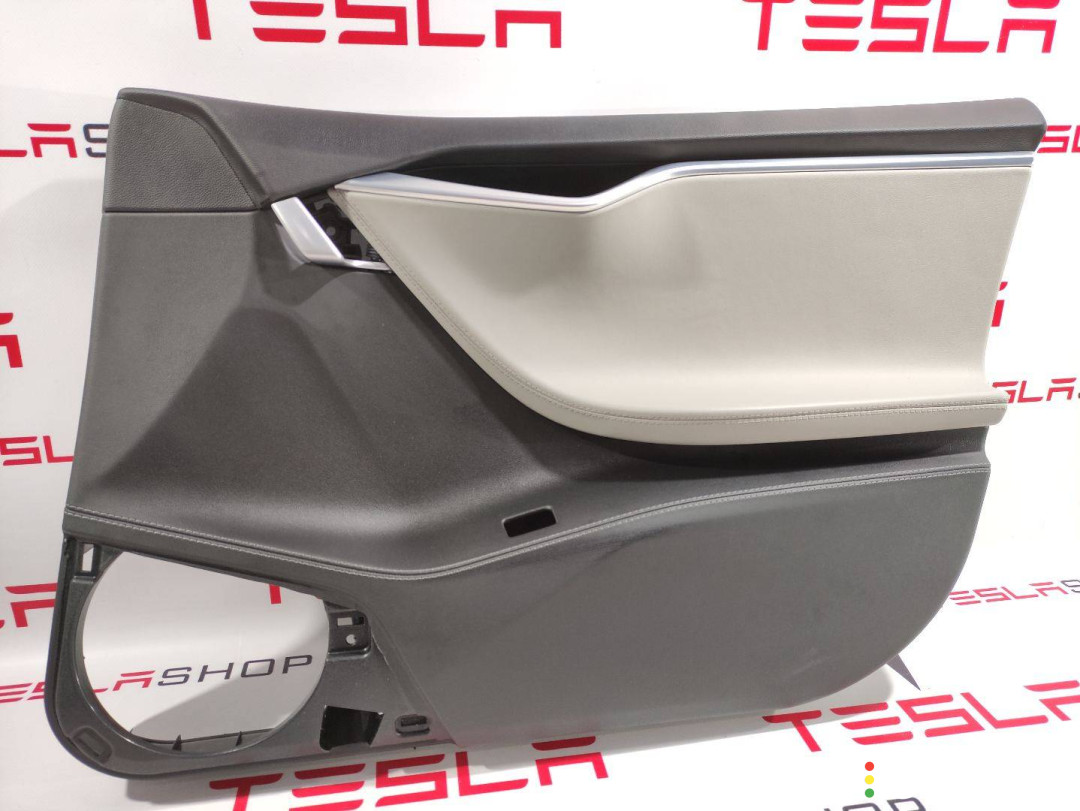 1007912-00-D, 1007936-21-L обшивка двери передней правой Tesla Model S 2015г. - фото №1