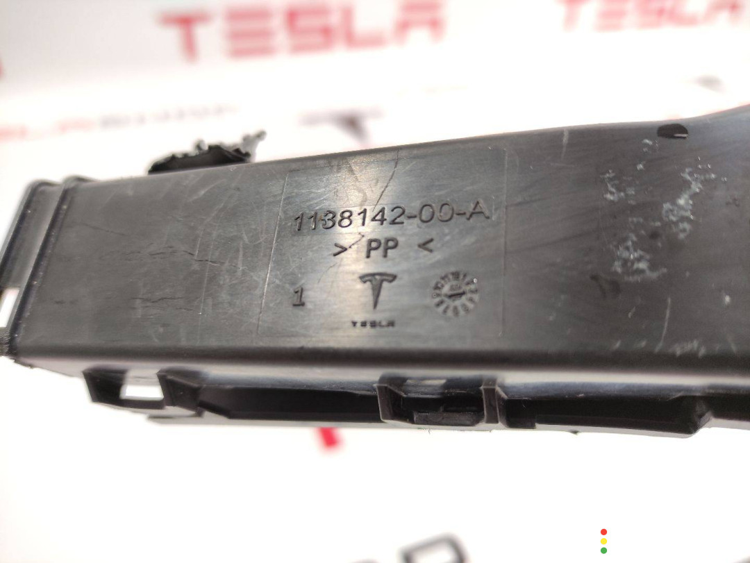 1067964-01-F, 1111562-00-D, 1138142-00-A кожух электрических разъемов Tesla Model 3 2019г. - фото №5