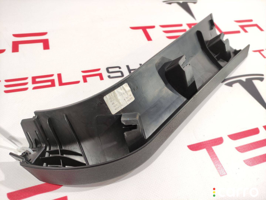 1009234-00-I Накладка крышки багажника Tesla Model S 2018г. - фото №2