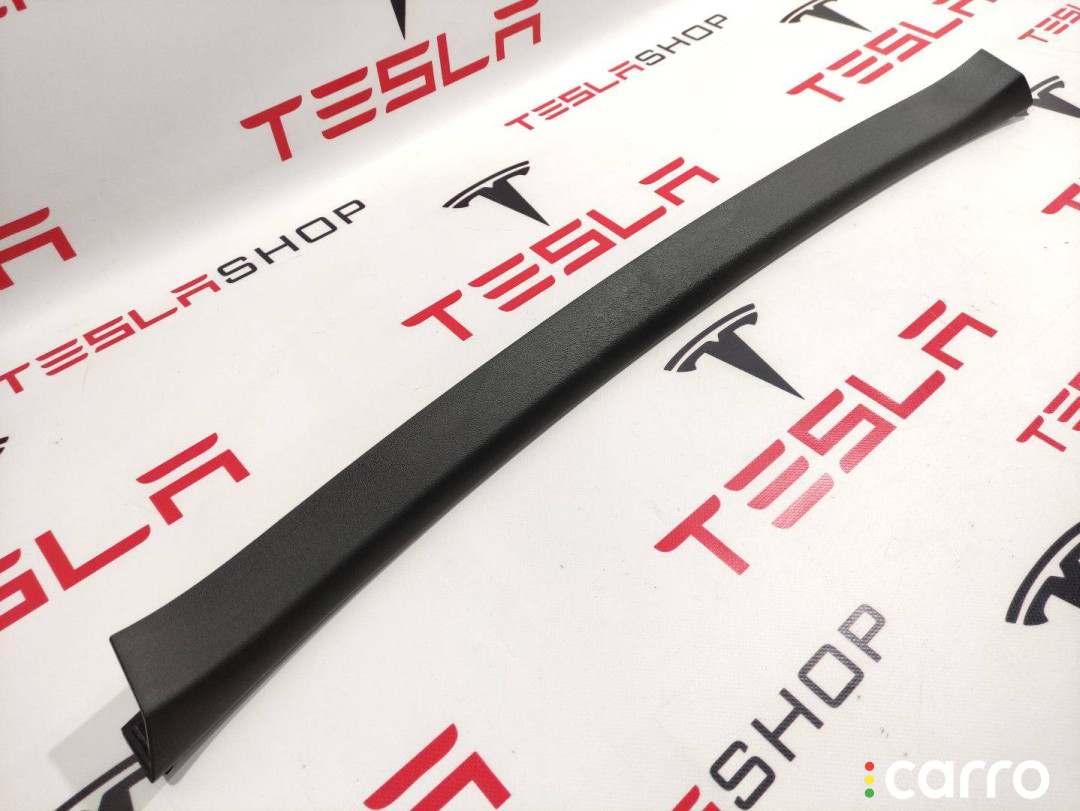 1009236-00-H Накладка крышки багажника Tesla Model S 2018г. - фото №1
