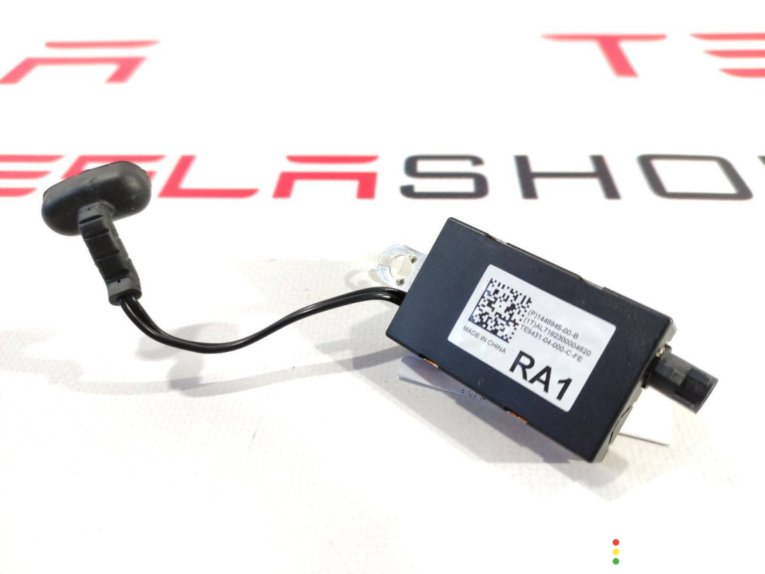 1448945-00-B усилитель антенны Tesla Model S 2018г. - фото №1