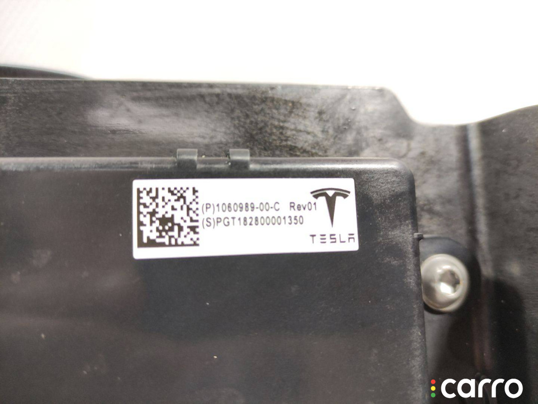 1007493-00-G, 1060989-00-C Блок управления пневмоподвеской Tesla Model S 2018г. - фото №1