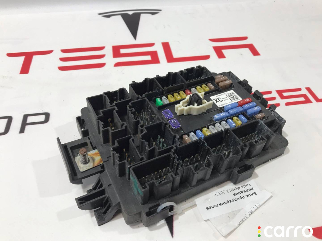 1034409-01-C Блок предохранителей передний Tesla Model X 2017г. - фото №1