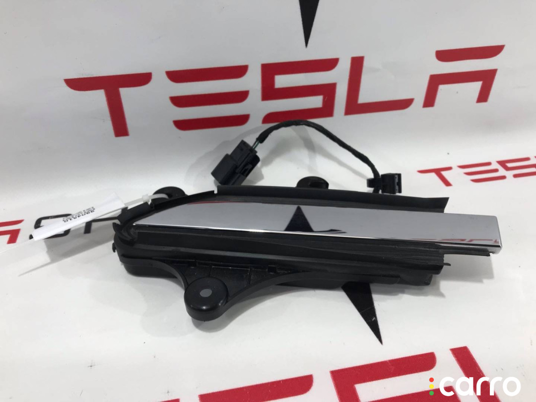 1045157-00-D ручка наружная двери задней левой Tesla Model X 2017г. - фото №1