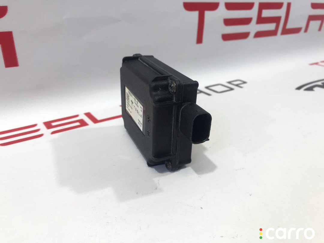 1005371-00-A блок комфорта Tesla Model S 2017г. - фото №2
