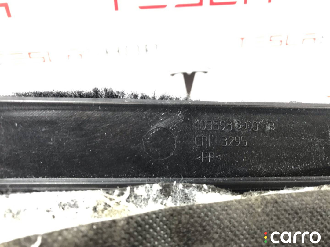 1035936-00-B Накладка центральной консоли Tesla Model X 2017г. - фото №4