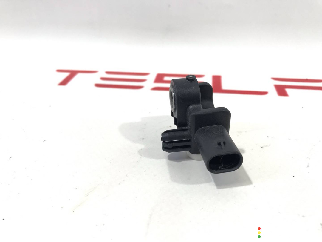 1060058-00-A датчик удара задний нижний Tesla Model X 2017г. - фото №4