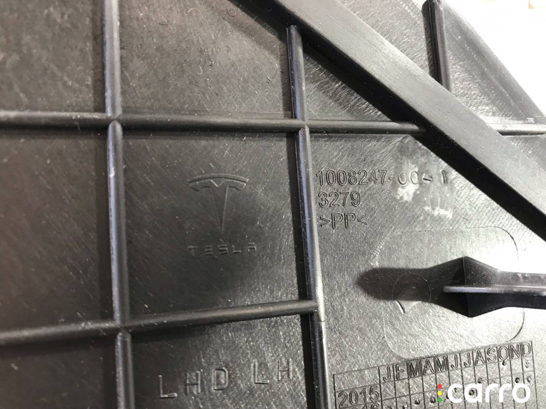 1008247-00-I Накладка центральной консоли Tesla Model S 2017г. - фото №4