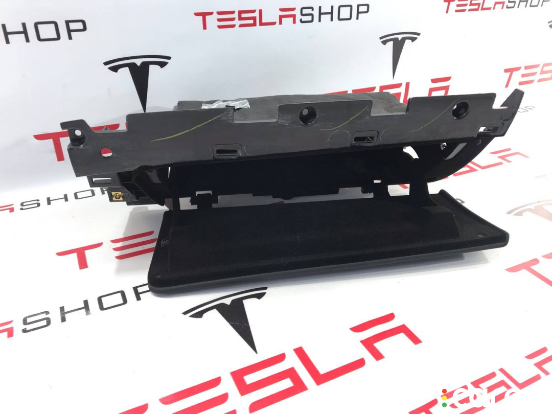 1003327-01-O Бардачок Tesla Model S 2017г. - фото №1