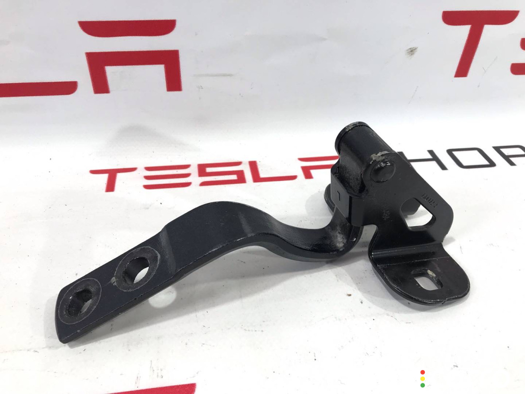 1069546-EO-A, 1138282-00-A петля крышки багажника левая Tesla Model X 2017г. - фото №1
