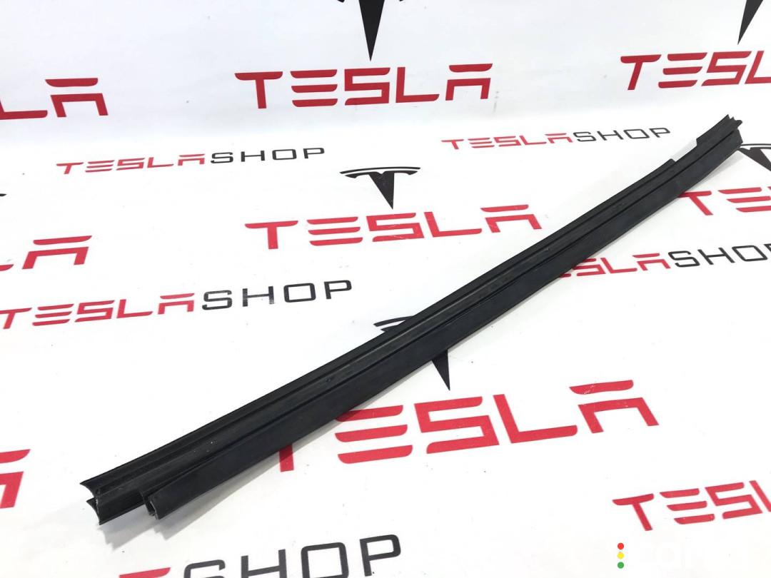 1483694-00-A, 103218000C уплотнитель задний правый Tesla Model X 2017г. - фото №3