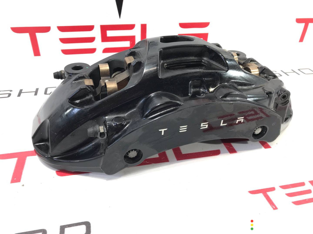 1420621-00-B Суппорт передний левый Tesla Model S 2-й рест 2021г. - фото №1