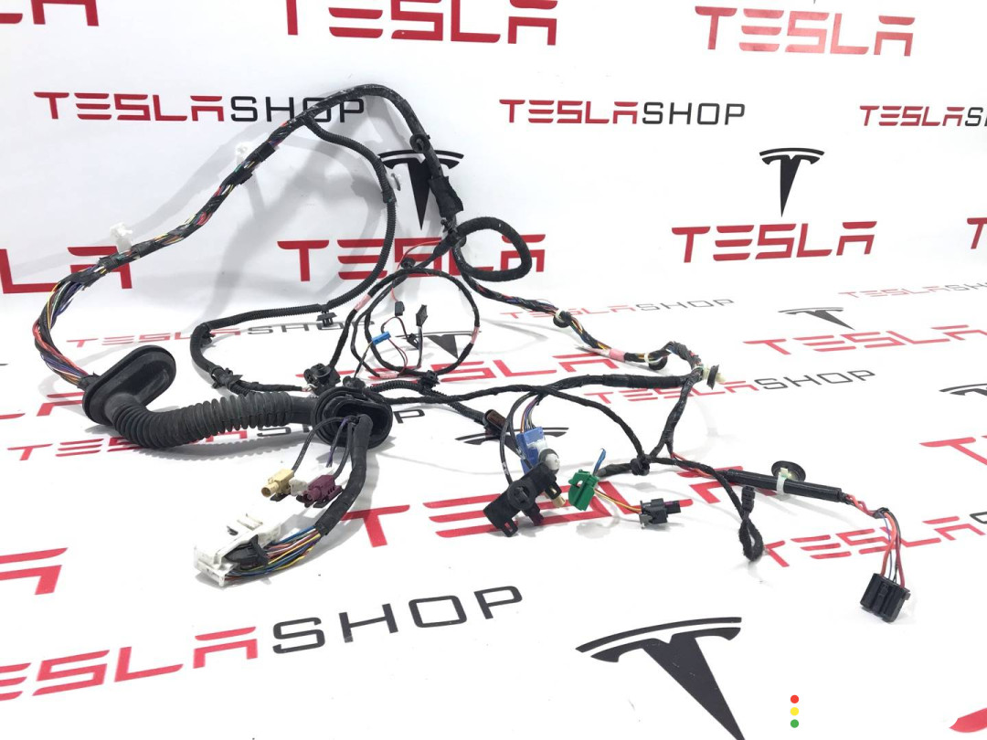 1067957-00-F Электропроводка двери Tesla Model 3 2018г. - фото №2