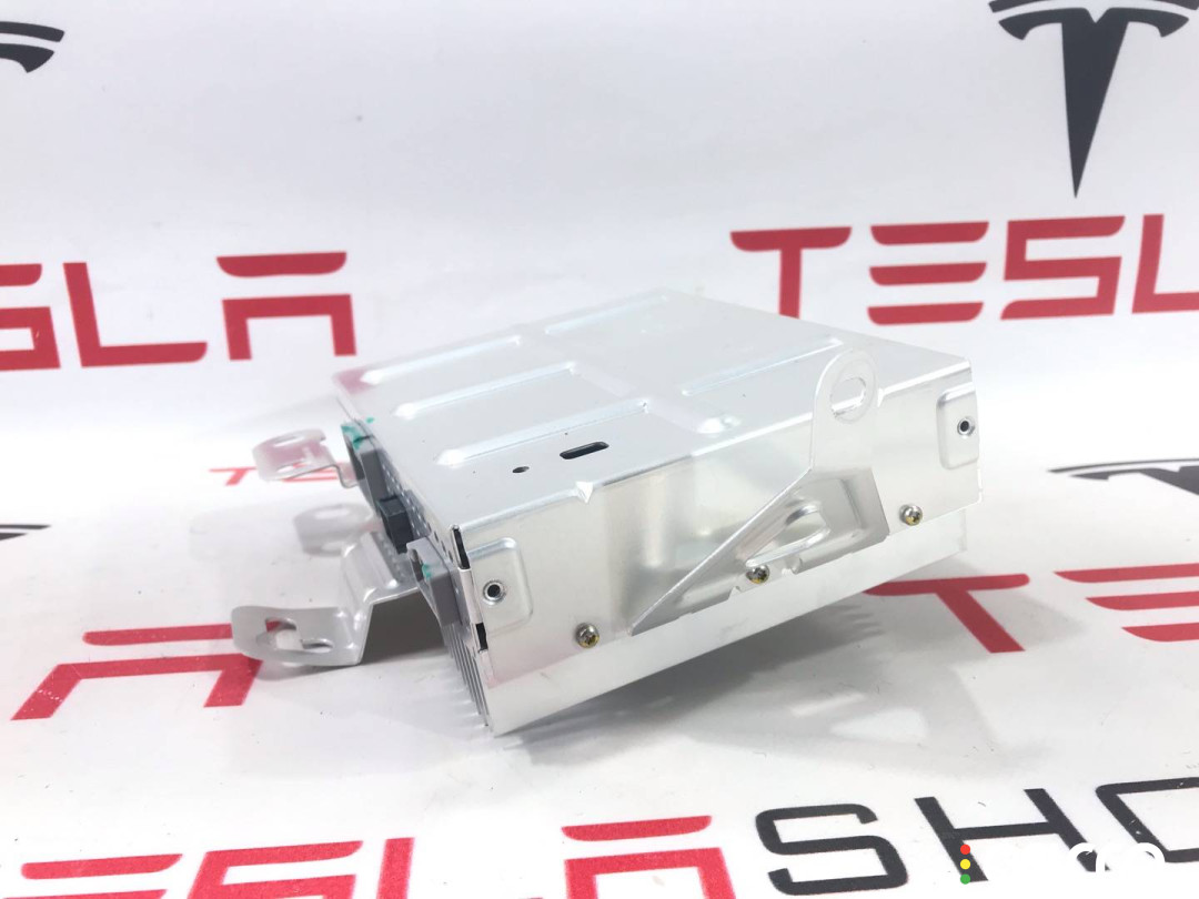 1490471-00-C Усилитель музыкальный Tesla Model S 2-й рест 2021г. - фото №3