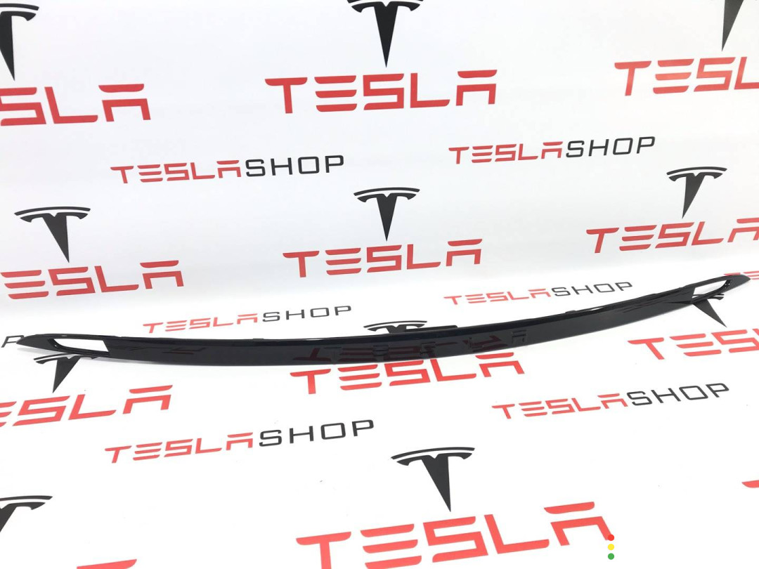 1011685-00-D, 1025776-00-A Молдинг крышки багажника Tesla Model S 2-й рест 2021г. - фото №1