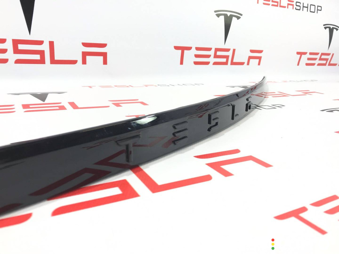 1011685-00-D, 1025776-00-A Молдинг крышки багажника Tesla Model S 2-й рест 2021г. - фото №3