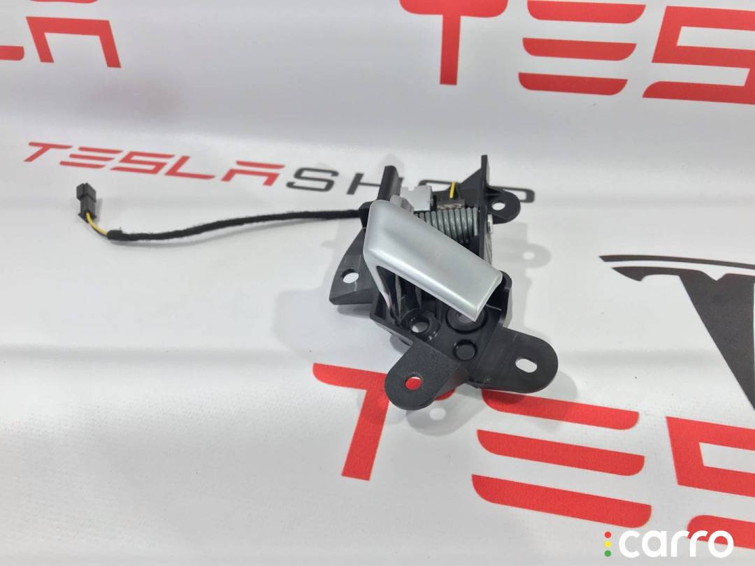 1008436-00-E, 1002973-00-G ручка внутренняя двери передней левой Tesla Model S 2017г. - фото №3