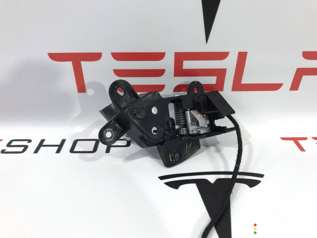 1008436-00-E, 1002973-00-G ручка внутренняя двери передней левой Tesla Model S 2017г. - фото №4