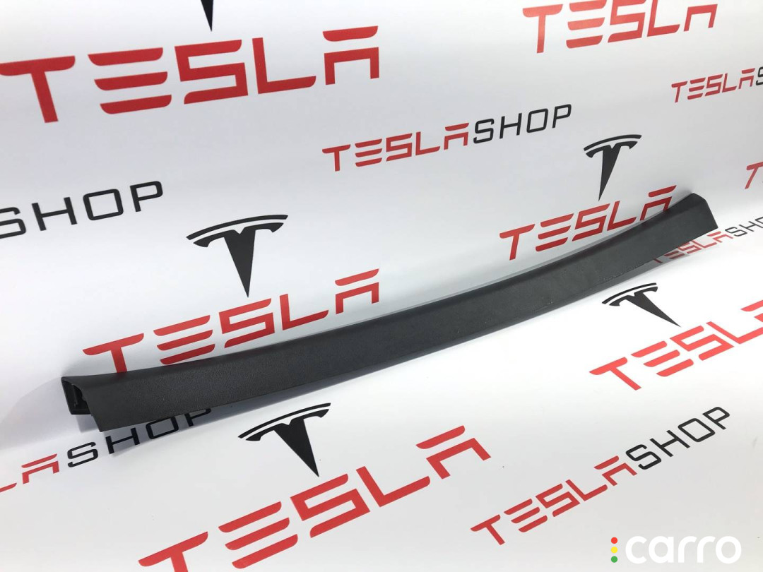 1009236-00-H, 1009255-00-G Накладка крышки багажника Tesla Model S 2017г. - фото №1