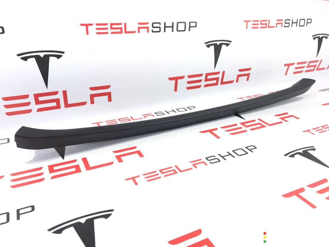 1009236-00-H, 1009255-00-G Накладка крышки багажника Tesla Model S 2017г. - фото №3