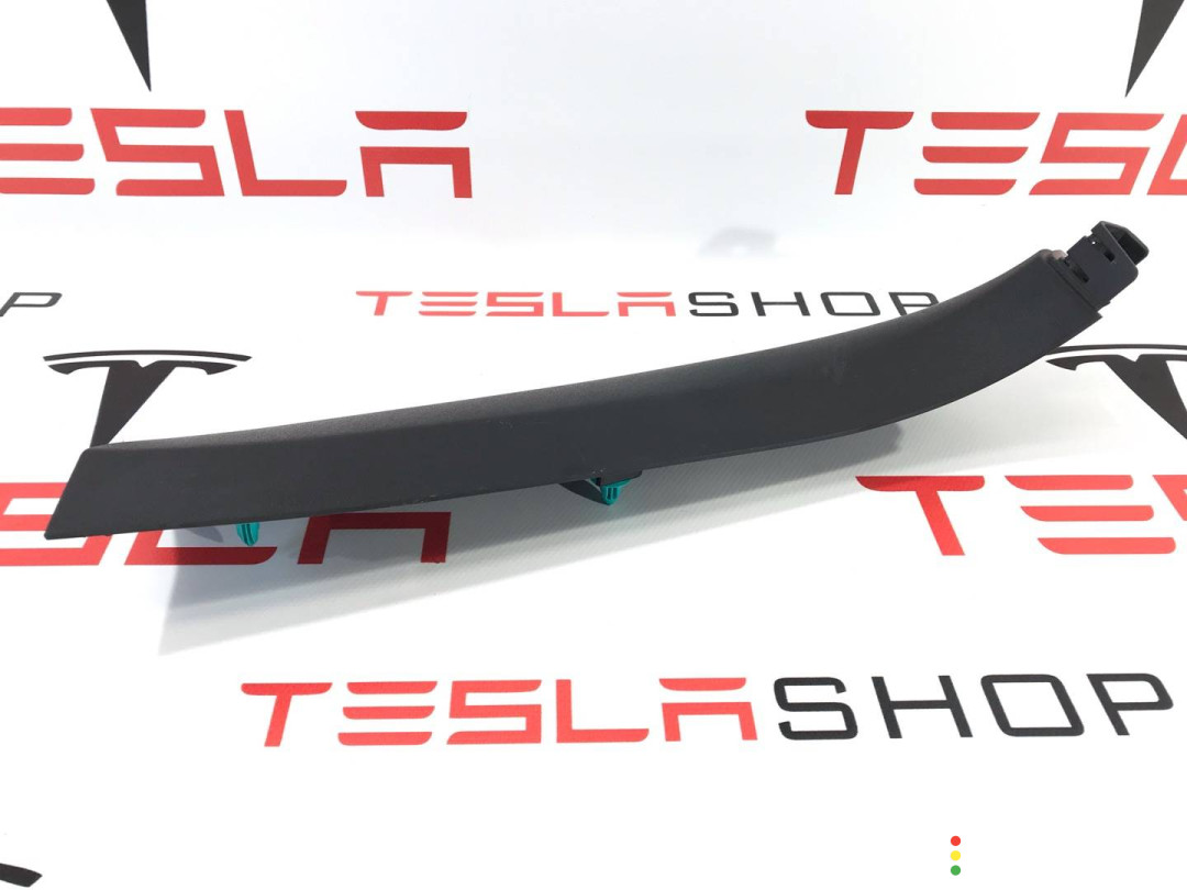 1009254-00-G, 1009235-00-I Накладка крышки багажника Tesla Model S 2017г. - фото №2