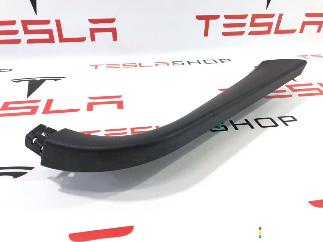 1009254-00-G, 1009235-00-I Накладка крышки багажника Tesla Model S 2017г. - фото №4