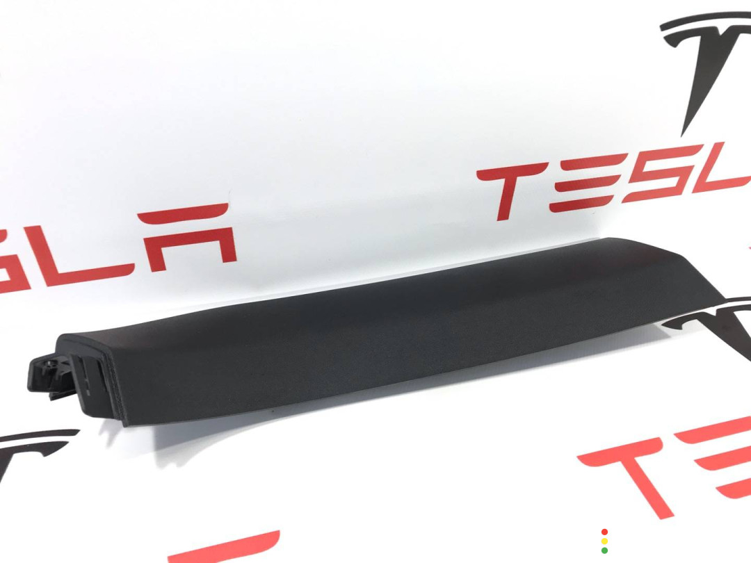 1009234-00-I, 1009252-00-G Накладка крышки багажника Tesla Model S 2017г. - фото №1