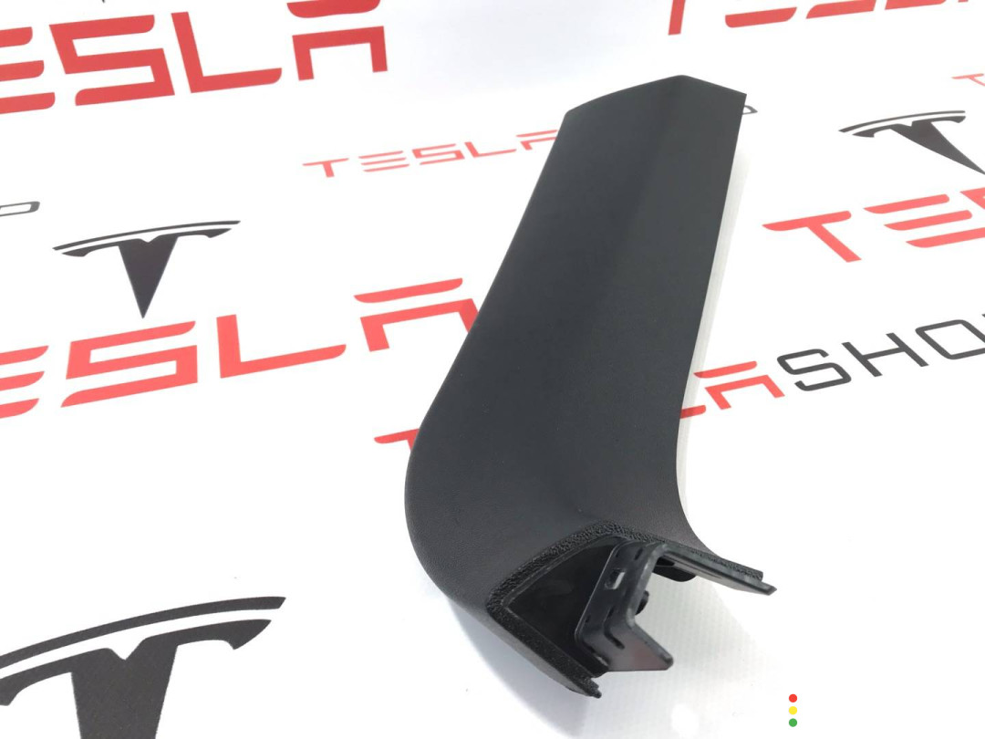 1009234-00-I, 1009252-00-G Накладка крышки багажника Tesla Model S 2017г. - фото №2