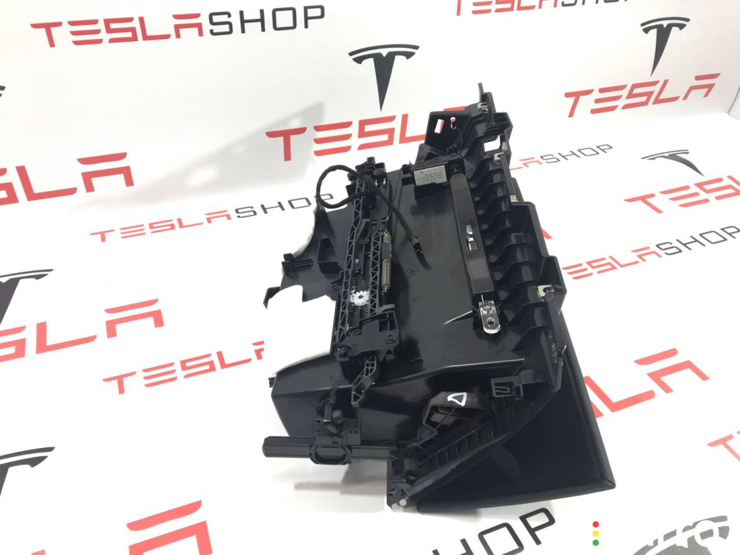 1563041-99-G, 1601945-L1-B Бардачок Tesla Model S 2-й рест 2021г. - фото №3