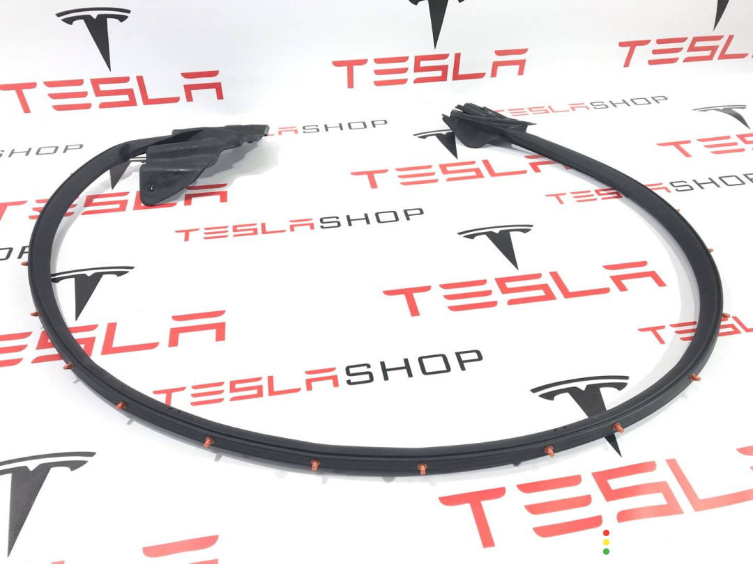 1615099-00-B Уплотнитель передней двери Tesla Model S 2-й рест 2021г. - фото №1