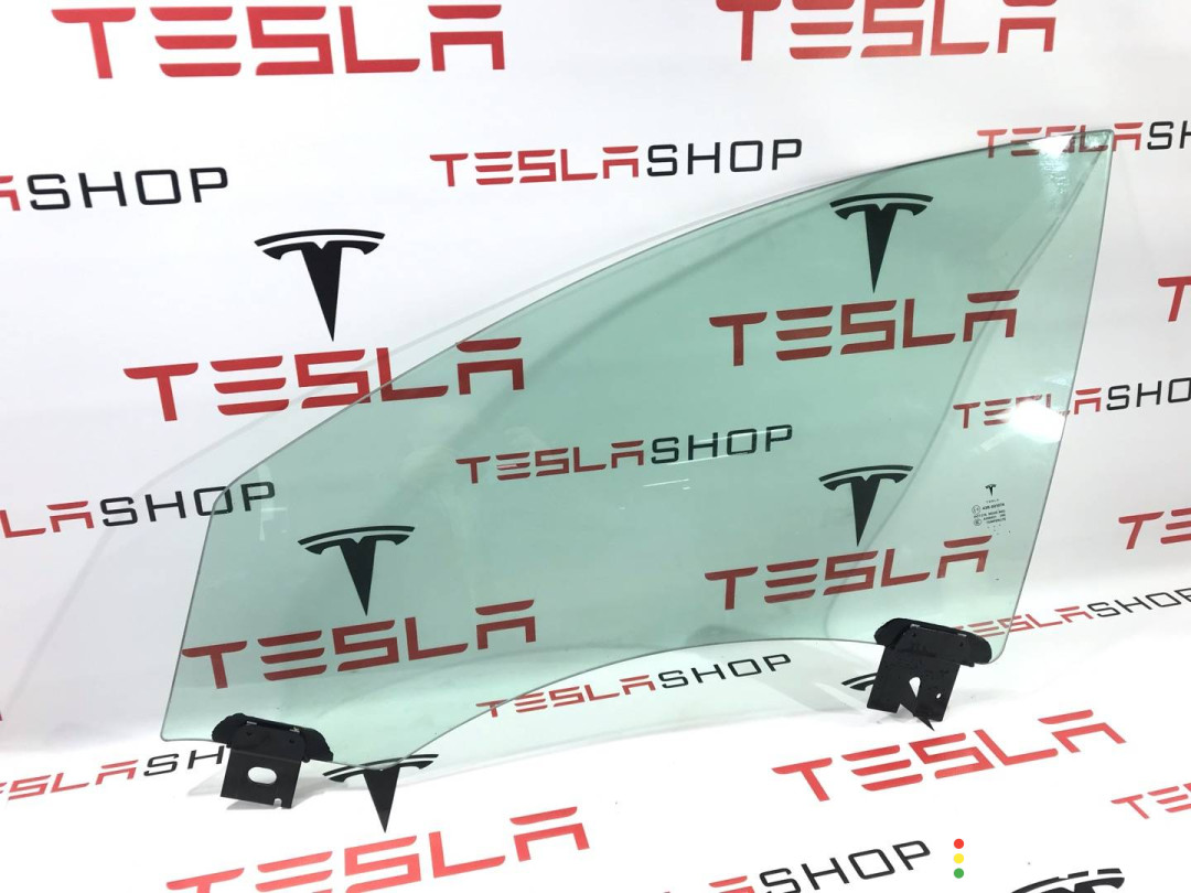 600654700E стекло двери передней левой Tesla Model S 2017г. - фото №1