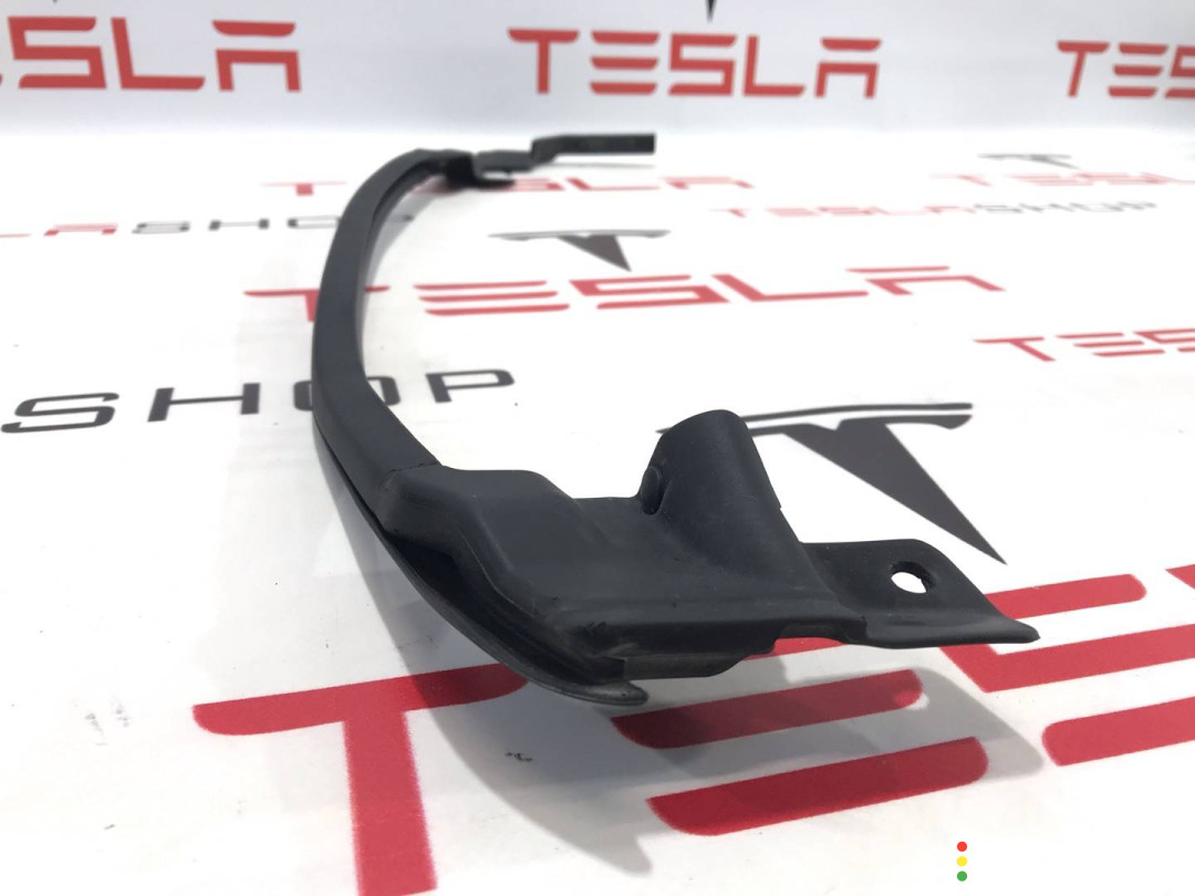 100542200D Уплотнитель задней двери Tesla Model S 2-й рест 2021г. - фото №2
