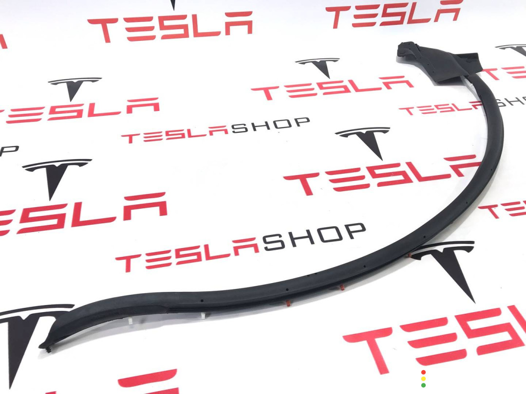 1615101-00-B Уплотнитель задней двери Tesla Model S 2-й рест 2021г. - фото №1