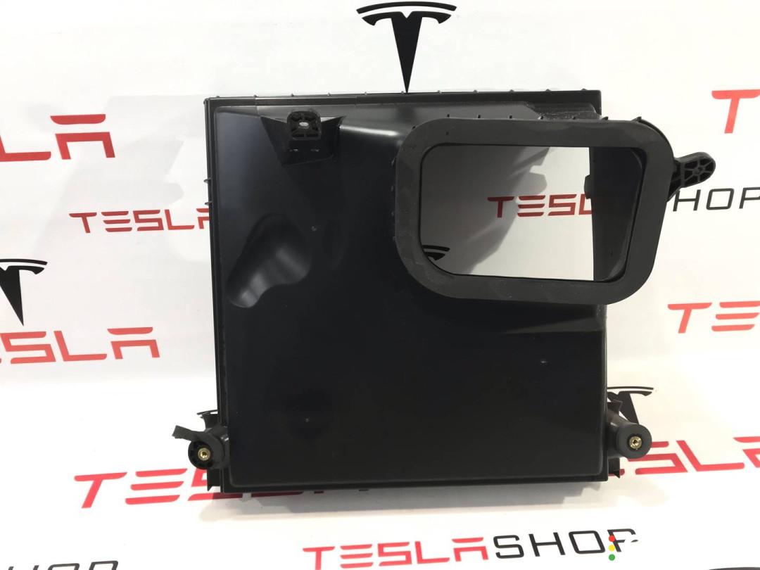 1647254-00-A, 1608307-00-A, 1750575-80-B Корпус воздушного фильтра Tesla Model S 2-й рест 2021г. - фото №1