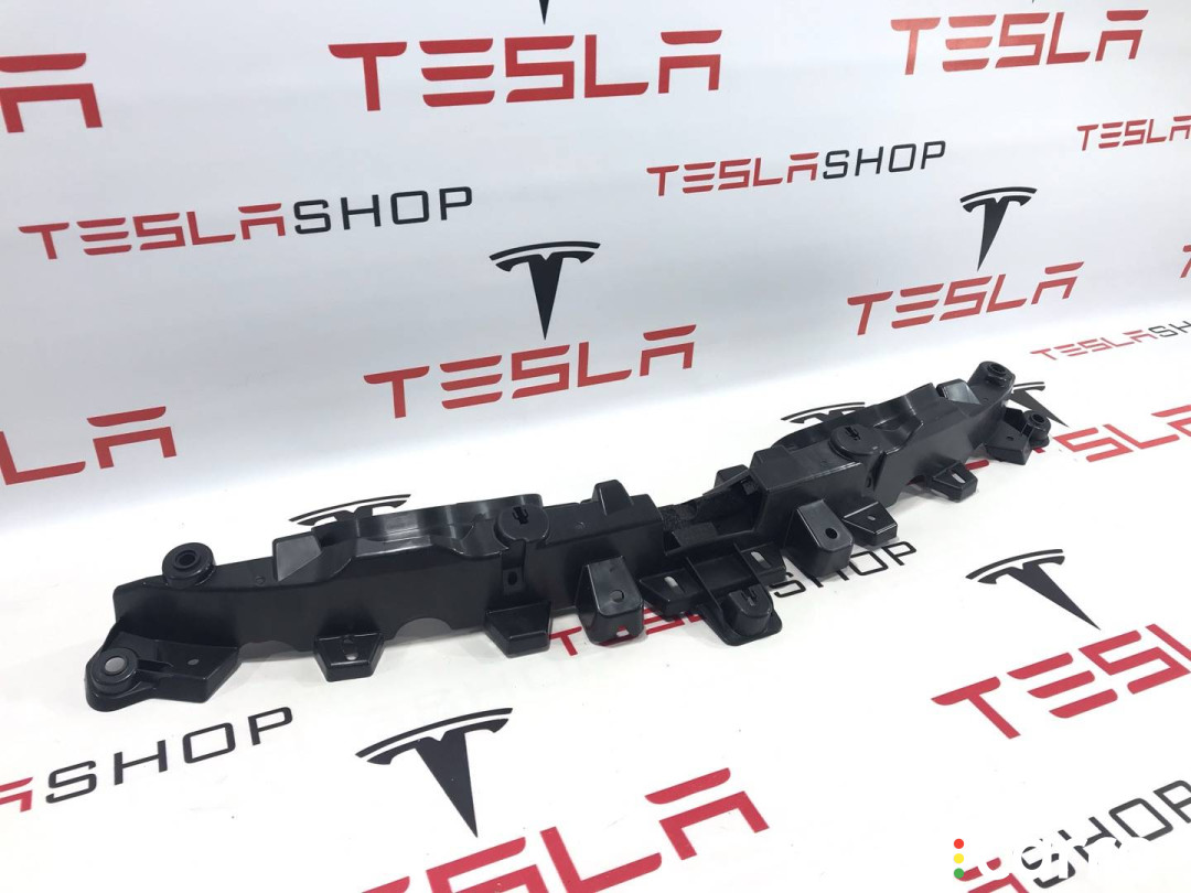 1613720-00-B, 1617890-00-B Накладка крышки багажника Tesla Model S 2-й рест 2021г. - фото №1