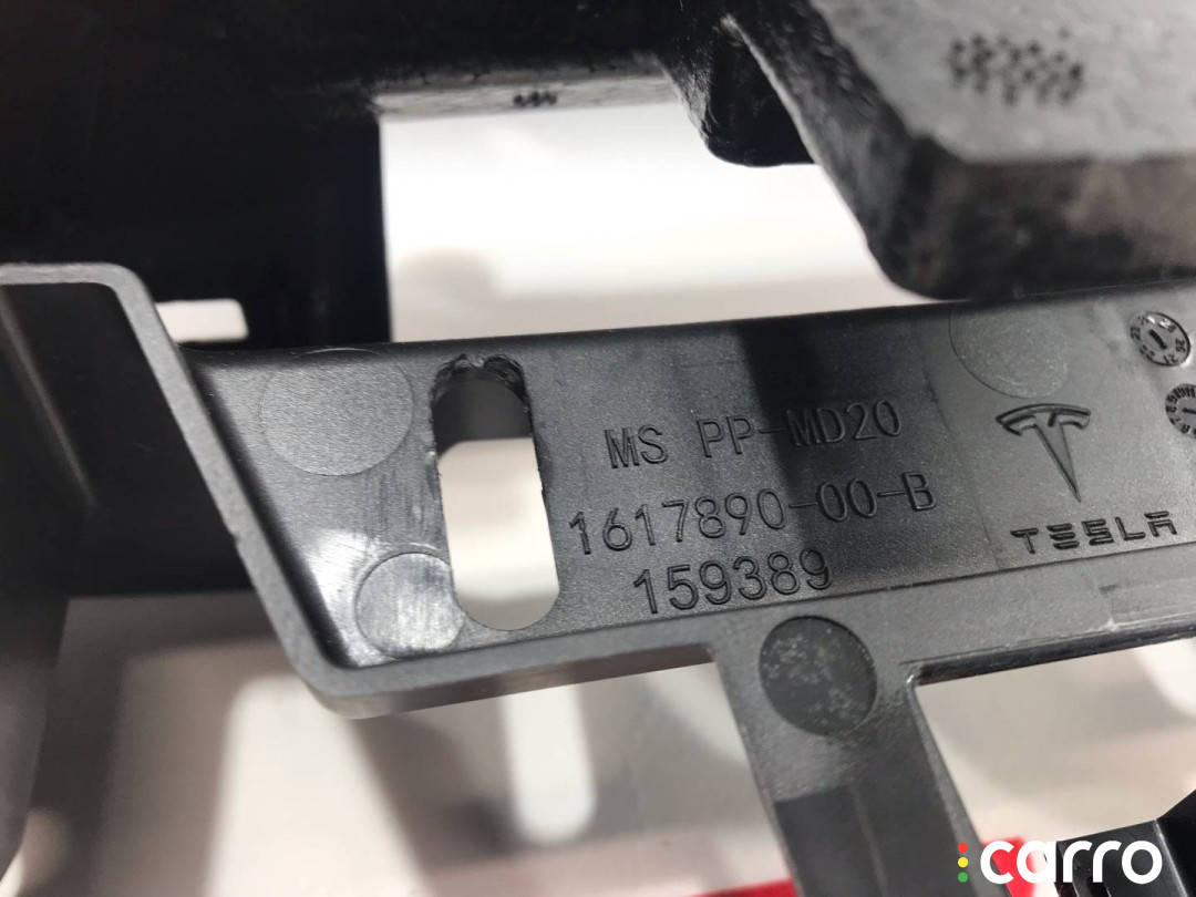 1613720-00-B, 1617890-00-B Накладка крышки багажника Tesla Model S 2-й рест 2021г. - фото №5