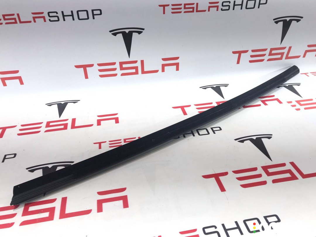 1600178-00-A молдинг двери задней правой Tesla Model S 2-й рест 2021г. - фото №3