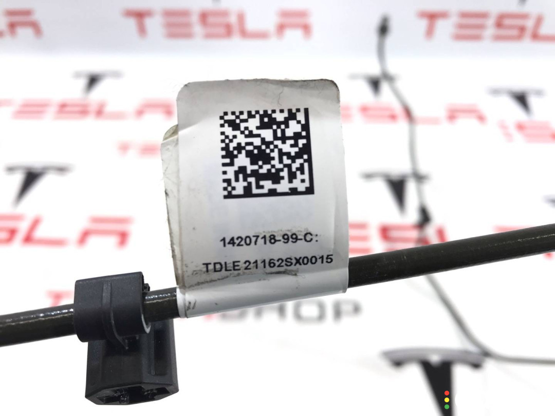 1420642-00-A, 1420716-00-C, 1420718-99-C трубка тормозная Tesla Model S 2-й рест 2021г. - фото №4