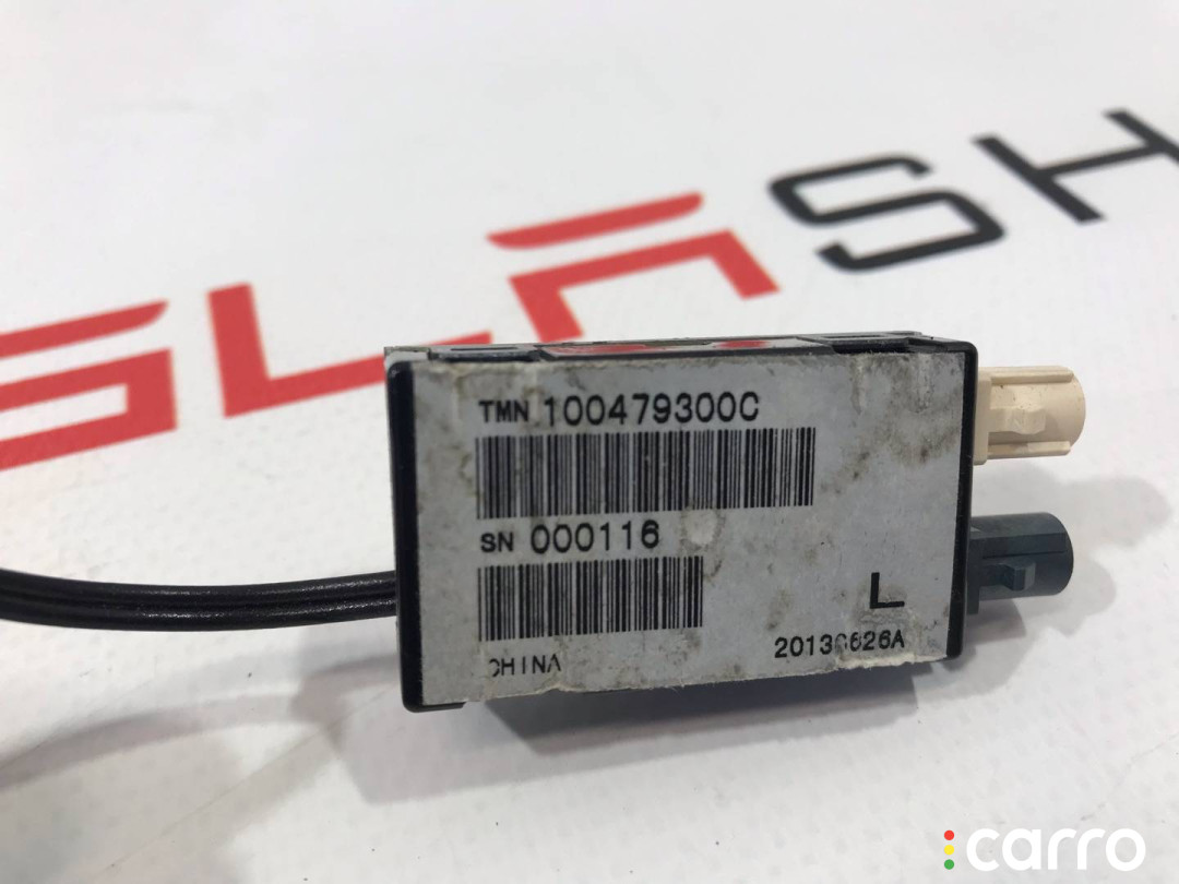1004793-00-C усилитель антенны Tesla Model S 2016г. - фото №4