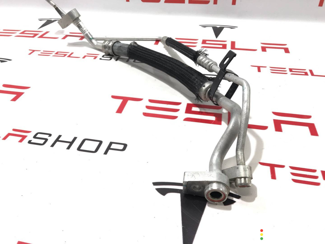 1037334-00-D Трубка кондиционера Tesla Model X 2017г. - фото №4