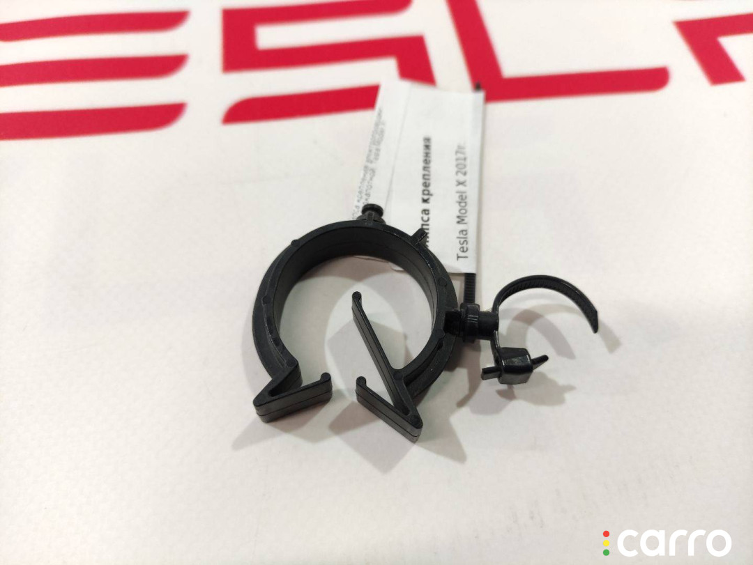 1072447-82-A, 1036885-00-E, 1058358-03-C клипса Tesla Model X 2017г. - фото №1