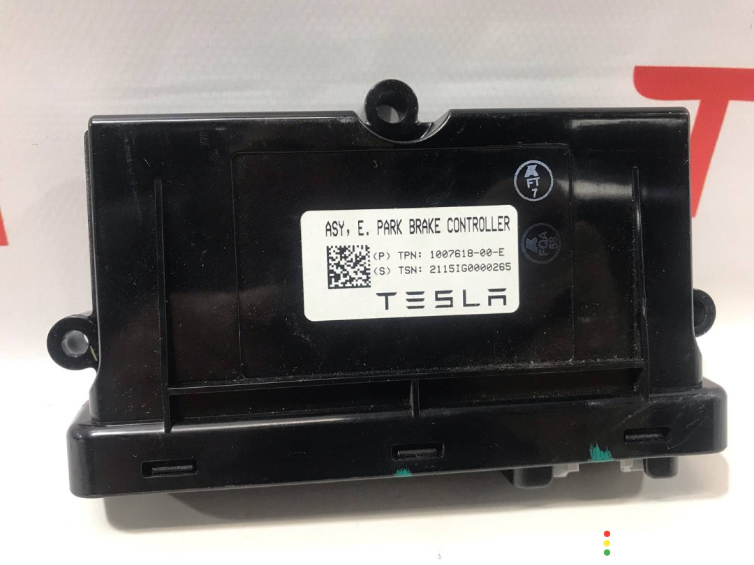 1007618-00-E ЭБУ электронного стояночного тормоза Tesla Model S 2017г. - фото №2